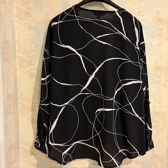 Slim Factory by Investments Womens L Cross Over Drape Blouse Black White NWOT - Picture 2 of 7